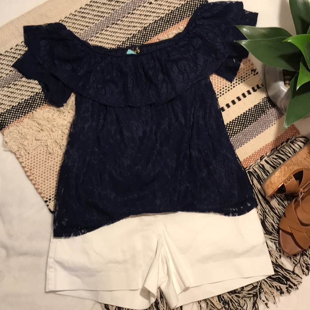 💙NWT Off the shoulder lace top!💙